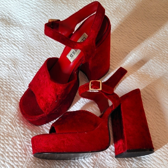 Classified Shoes - Classified Women's Red Velvet Platform Heel 5 1/2" Size 9 Light Used